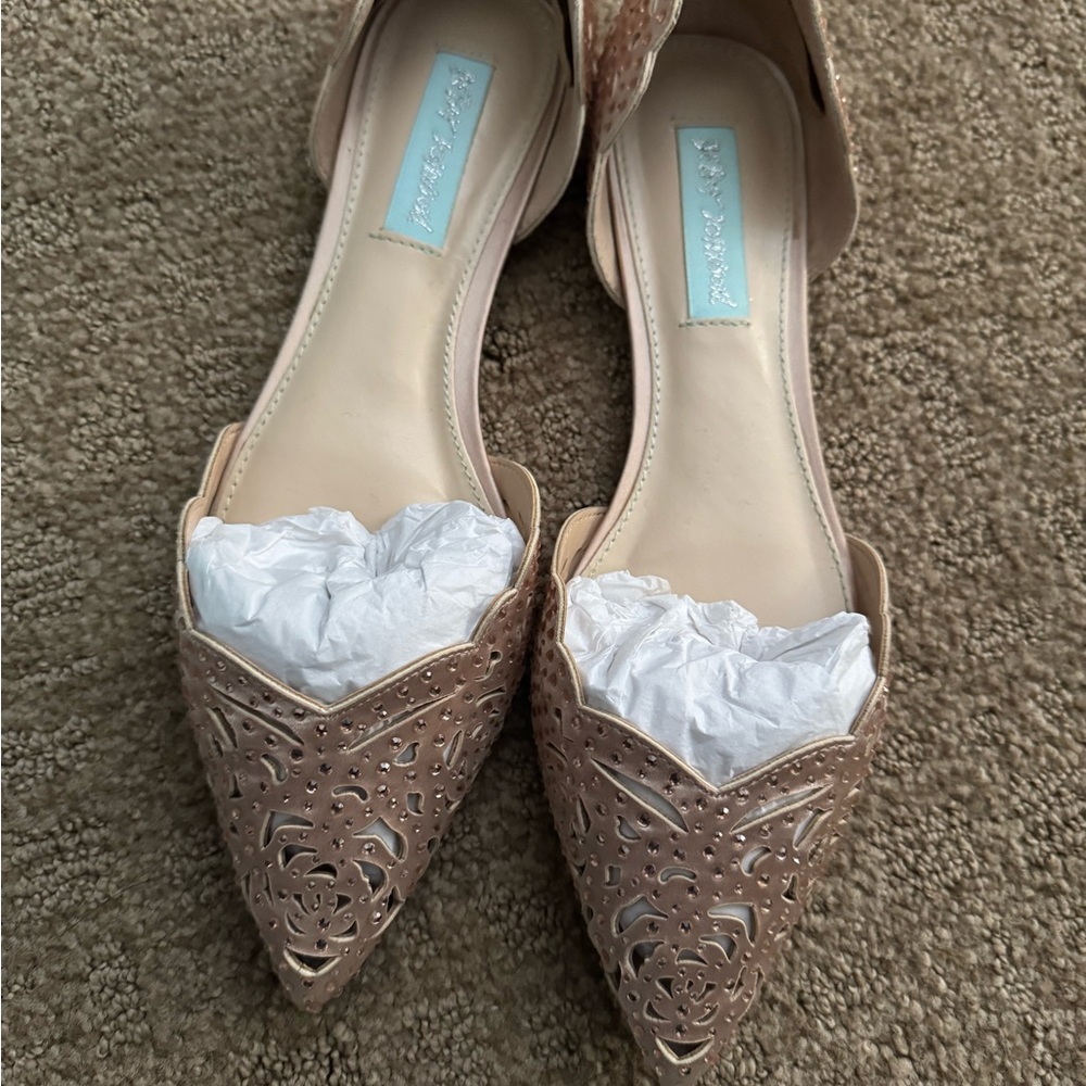 Elegant Beige Women's Flats
